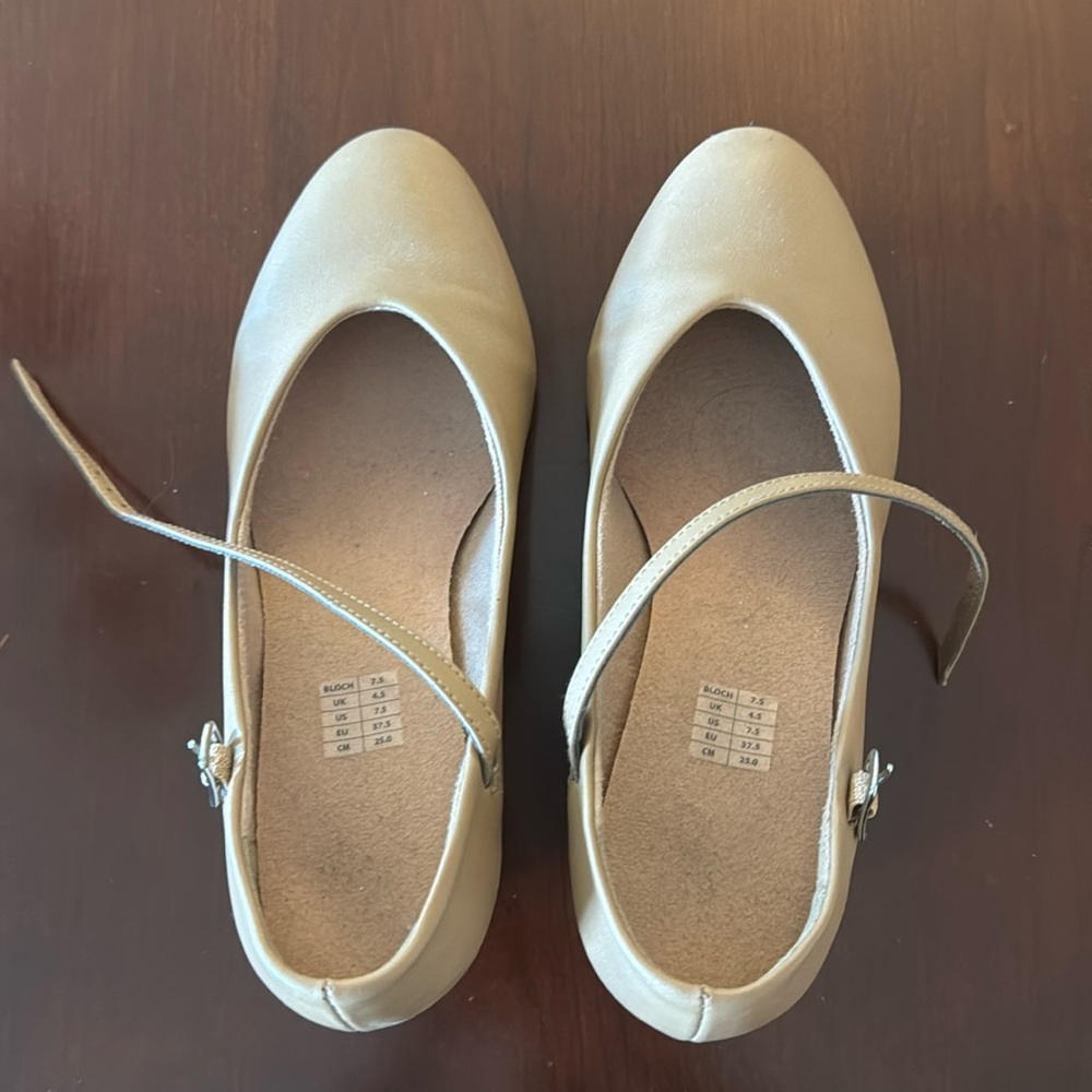 Bloch character dance shoes